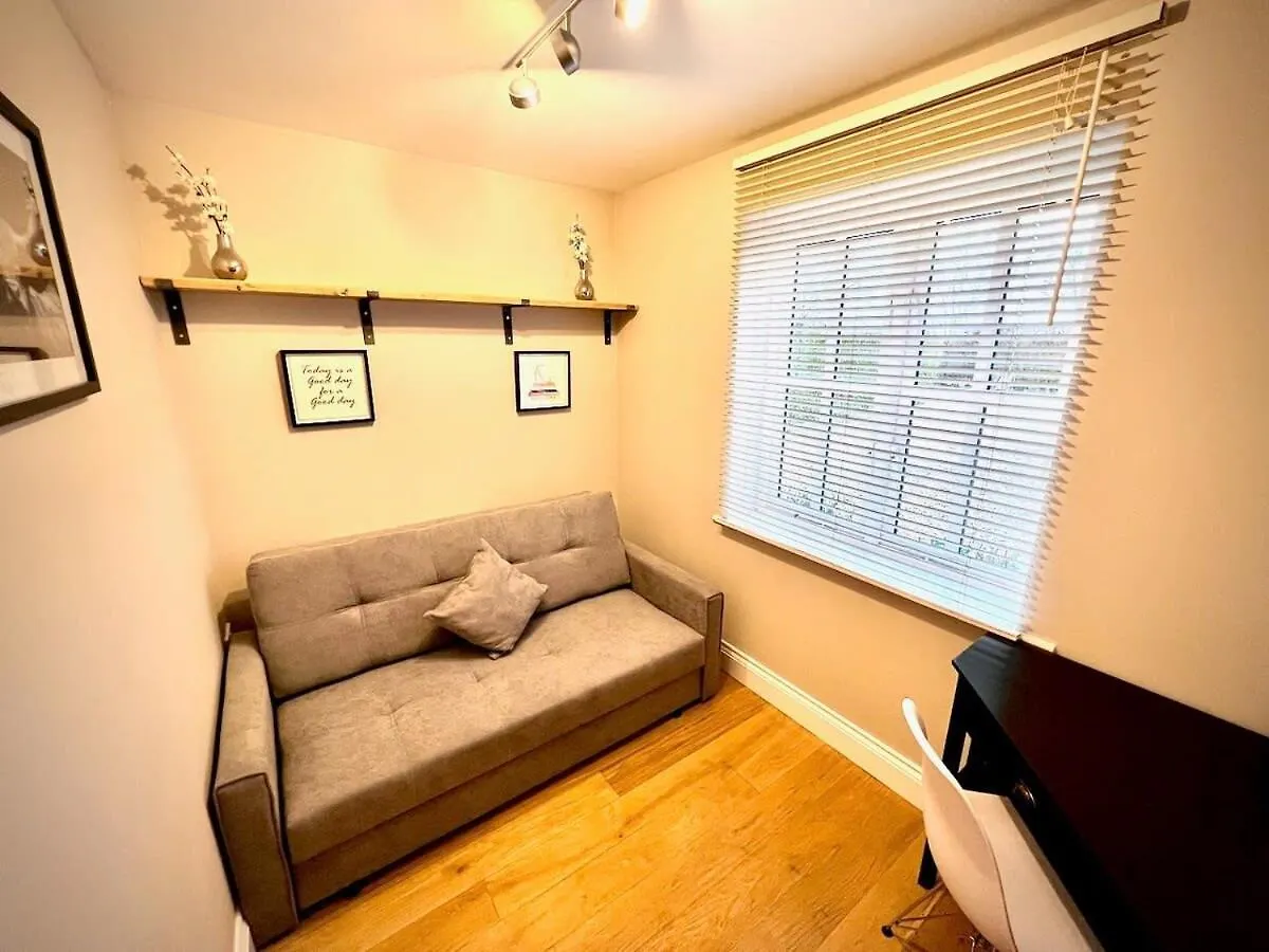 Honey Hill Cottage - 4 Bedroom Detached House Cambridge